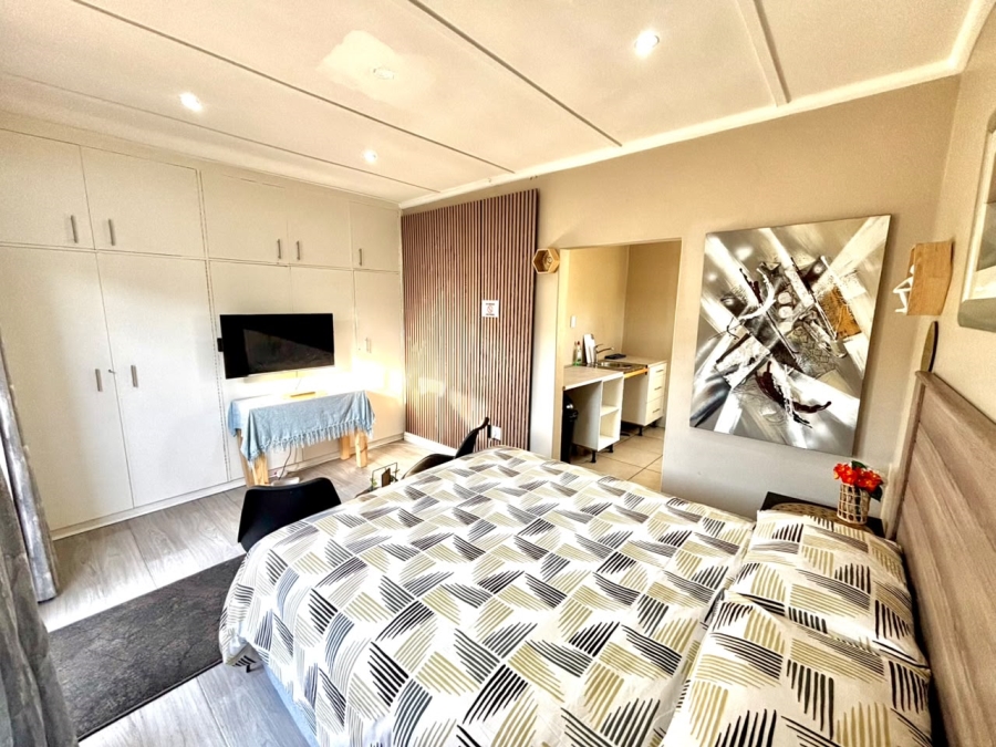 6 Bedroom Property for Sale in Vasco Estate Western Cape